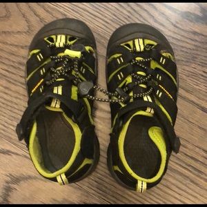 Keen black & green sandals size 11
